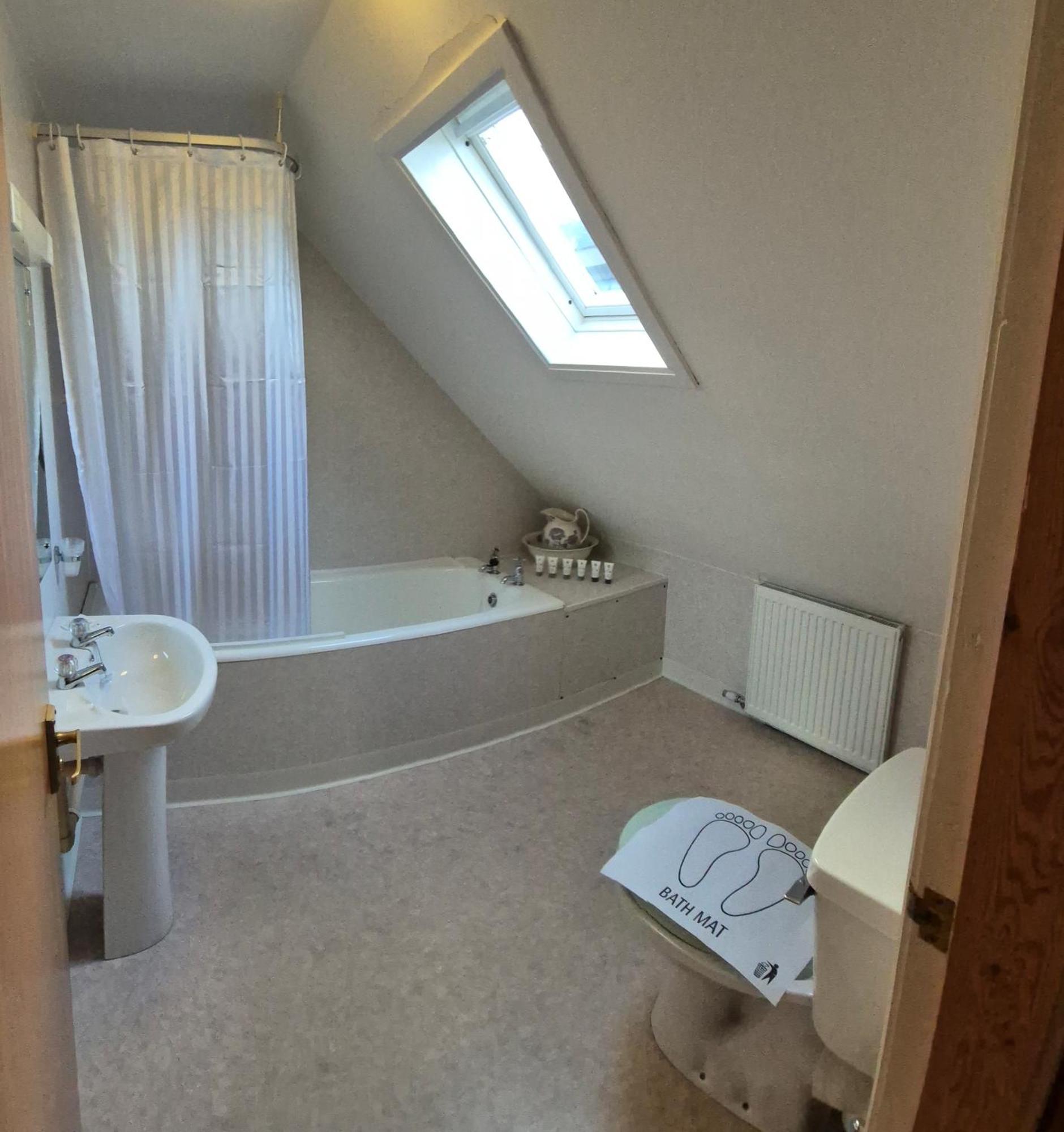 Doune Braes Hotel Breasclete ภายนอก รูปภาพ